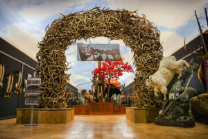 Large horn arch with a banner reading "32nd Big Game Awards"